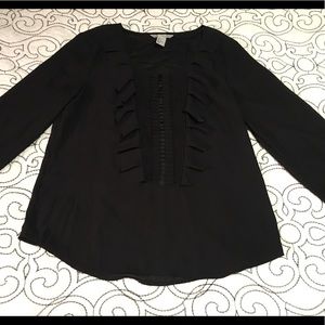 💥Lowest Offer💥 EUC H&M black ruffle blouse.